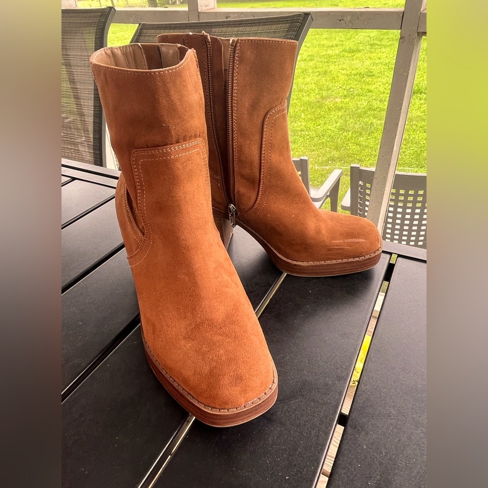 Universal Thread suede boots. Brown. Size 9. New without tags. Never worn.